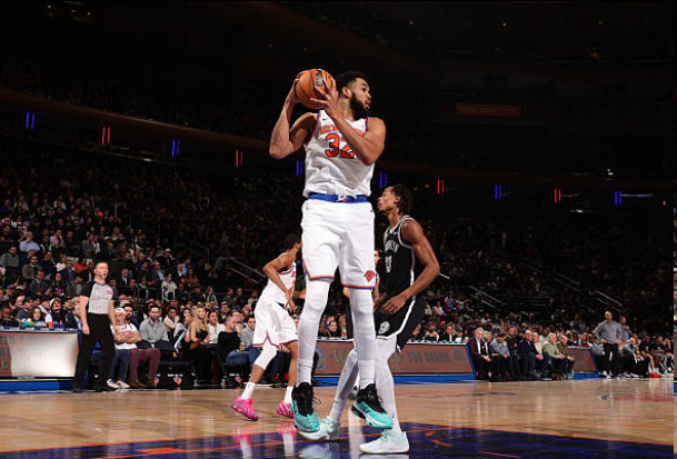 世界杯高清版本-尼克斯54分大胜创多项神迹:队史单场最大净胜分+面对篮网13连胜