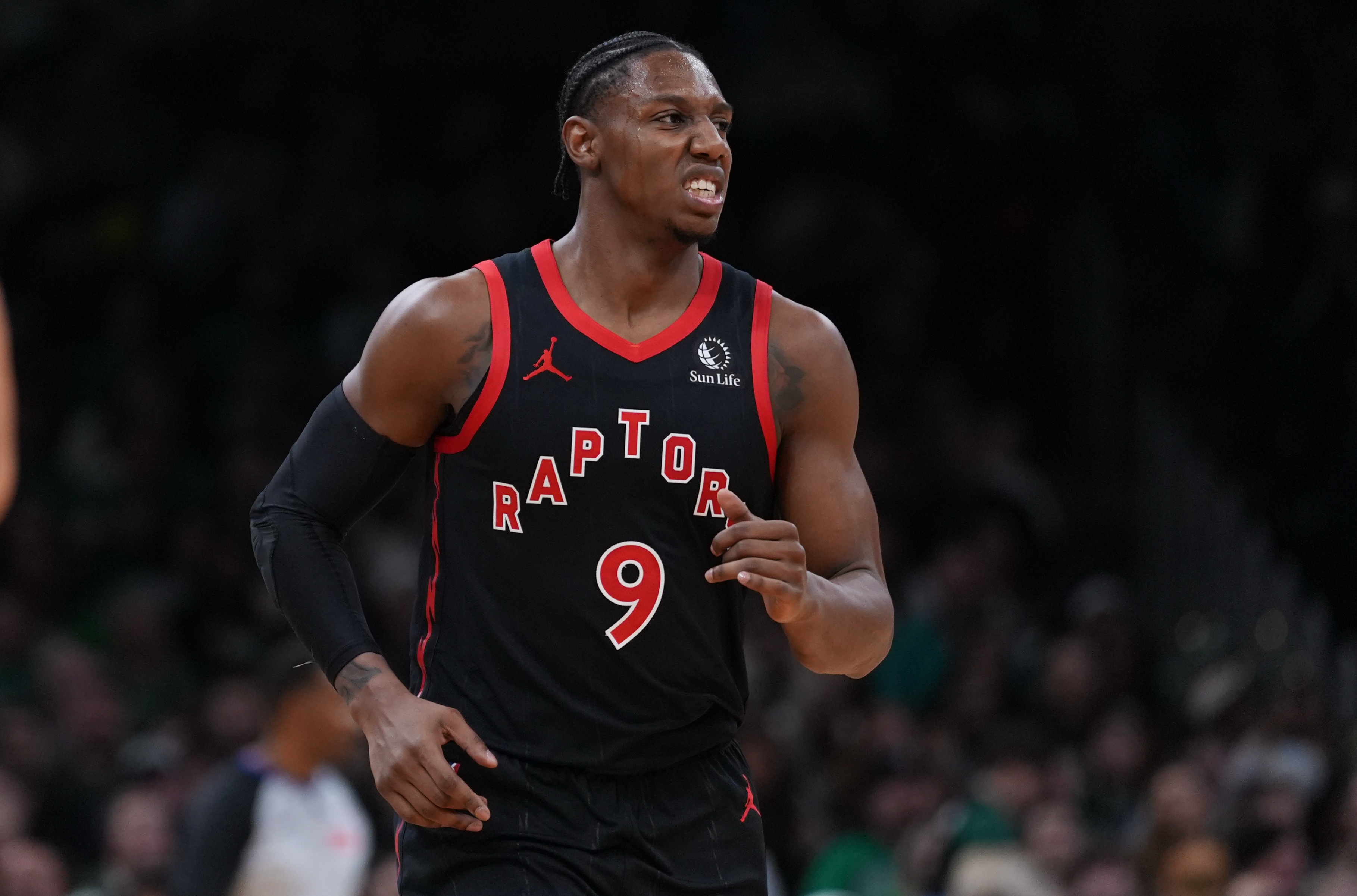 世界杯手机直播-猛龙总经理谈巴雷特传闻:除非收到官方消息 否则不必为流言费心