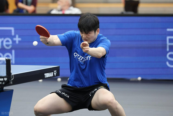 世界杯直播软件下载-《全民学乒乓横拍篇》第13.1集:反手加转弧圈球的技术特点|樊振东|拉加|拉球|下旋球|爱好者_新浪体育_新浪新闻